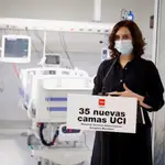 La presidenta de la Comunidad de Madrid, Isabel Díaz Ayuso, hace unas declaraciones mientras visita este martes la nueva Unidad de Cuidados Intensivos del Hospital General Universitario Gregorio Marañón