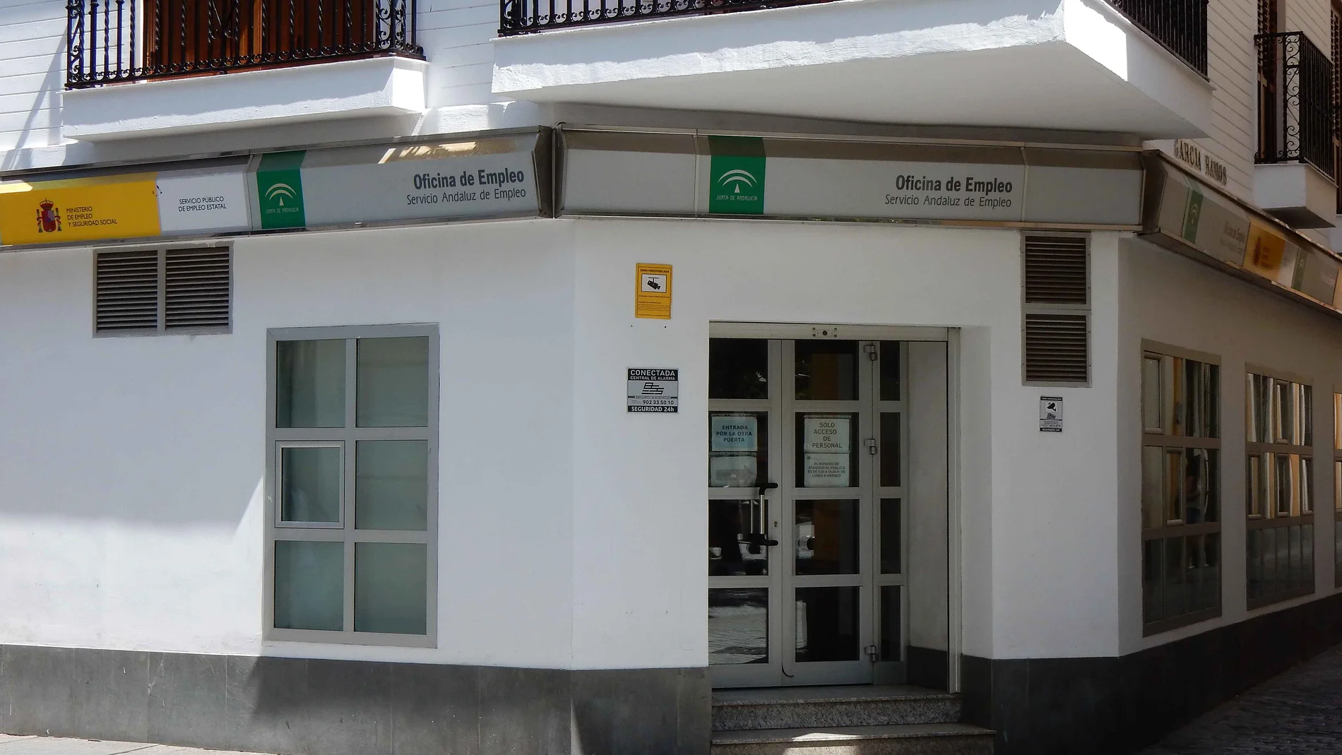 Fachada de una oficina del Servicio Andaluz de Empleo