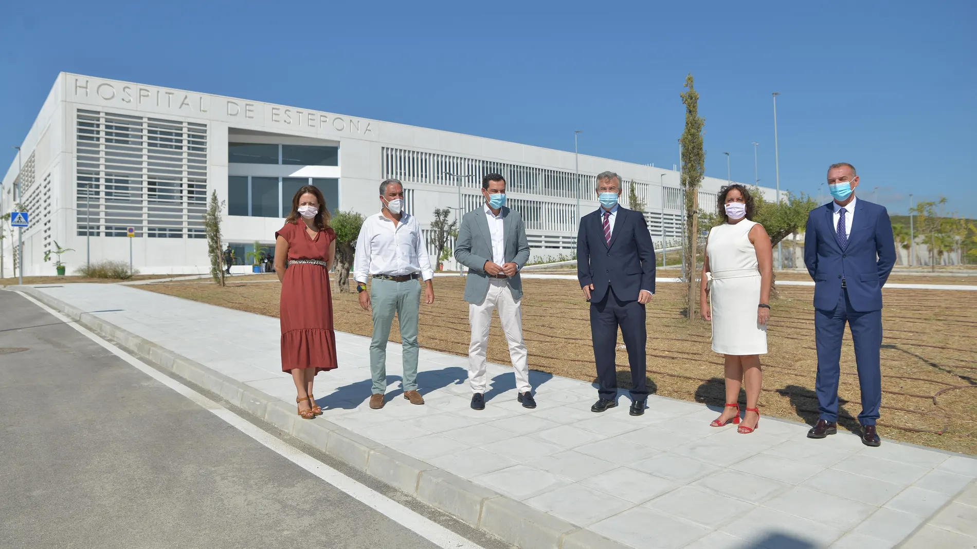 Moreno visita nuevo edificio del Hospital de Alta Resolución en Estepona