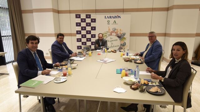 Un momento de la primera mesa redonda del ciclo dedicado a la actualidad agraria