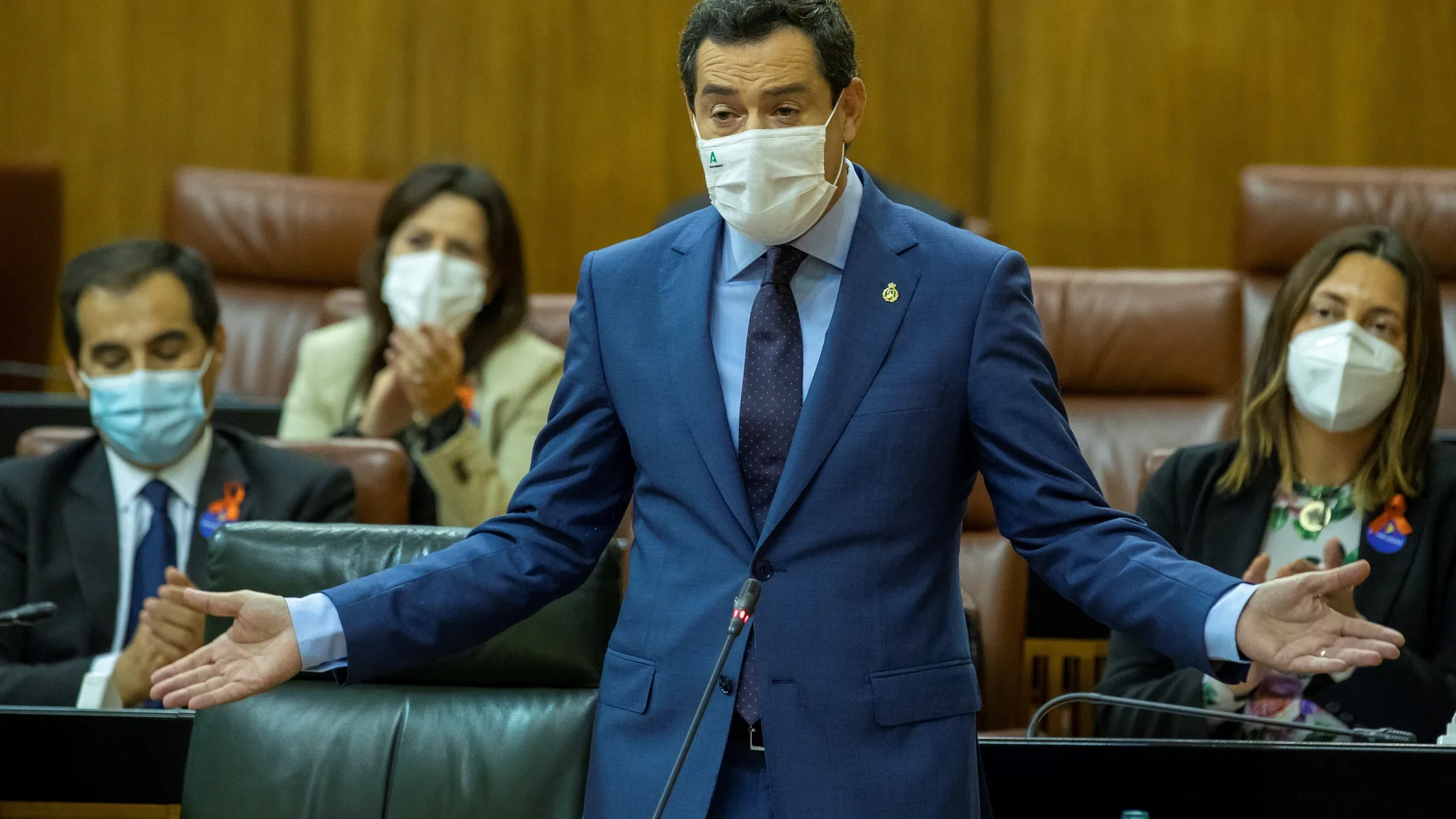 El presidente de la Junta de Andalucía, Juanma Moreno, ayer en el Parlamento autonómico