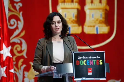 Madrid rinde homenaje a los docentes y celebra la baja incidencia del virus en los colegios 