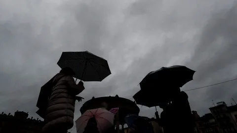 Jornada de lluvias y paraguas en el norte
