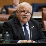 El consejero andaluz de Salud y Familias, Jesús Aguirre, en el Parlamento autonómico