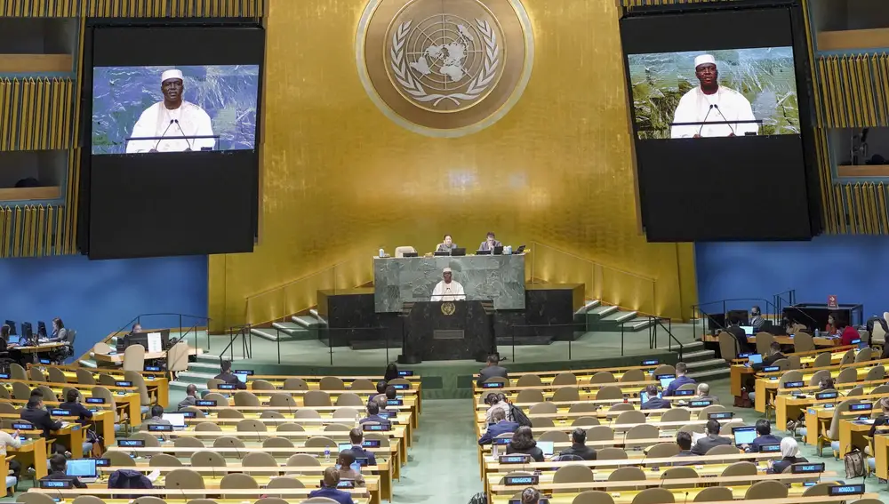 El Primer Ministro maliense, Abdoulaye Maiga, da su discurso en la ONU frente a un auditorio casi vacío.