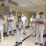Miembros del personal sanitario con mascarillas en un centro hospitalario de Andalucía