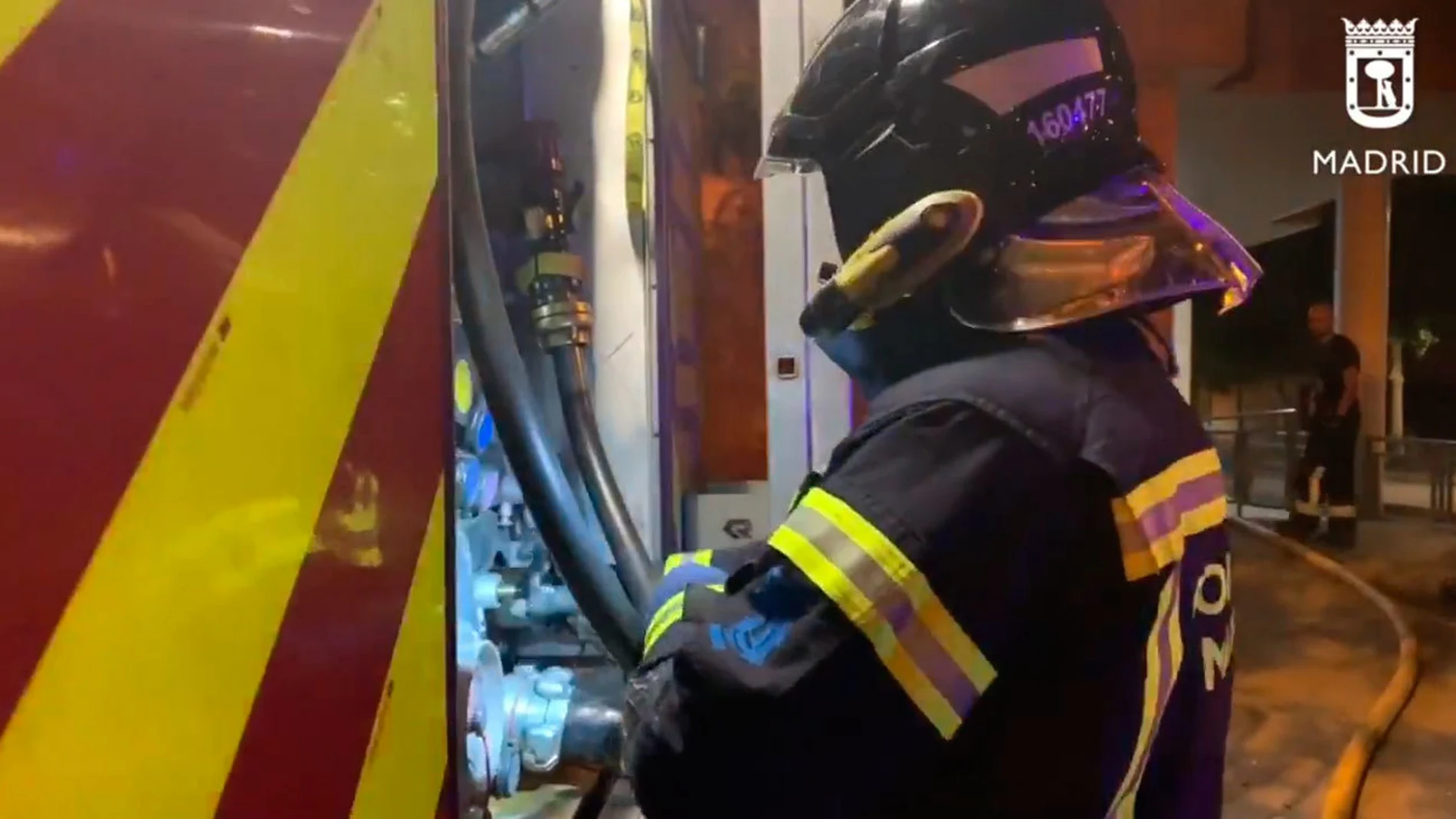 Operativo de los bomberos en Vallecas