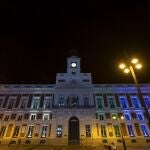 La Real Casa de Correos se ilumina con los colores del arcoíris para celebrar el Día del Orgullo LGTBI