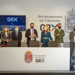 El alcalde de Granada, Luis Salvador, cuarto por la izquierda, en la presentación de GRX Media