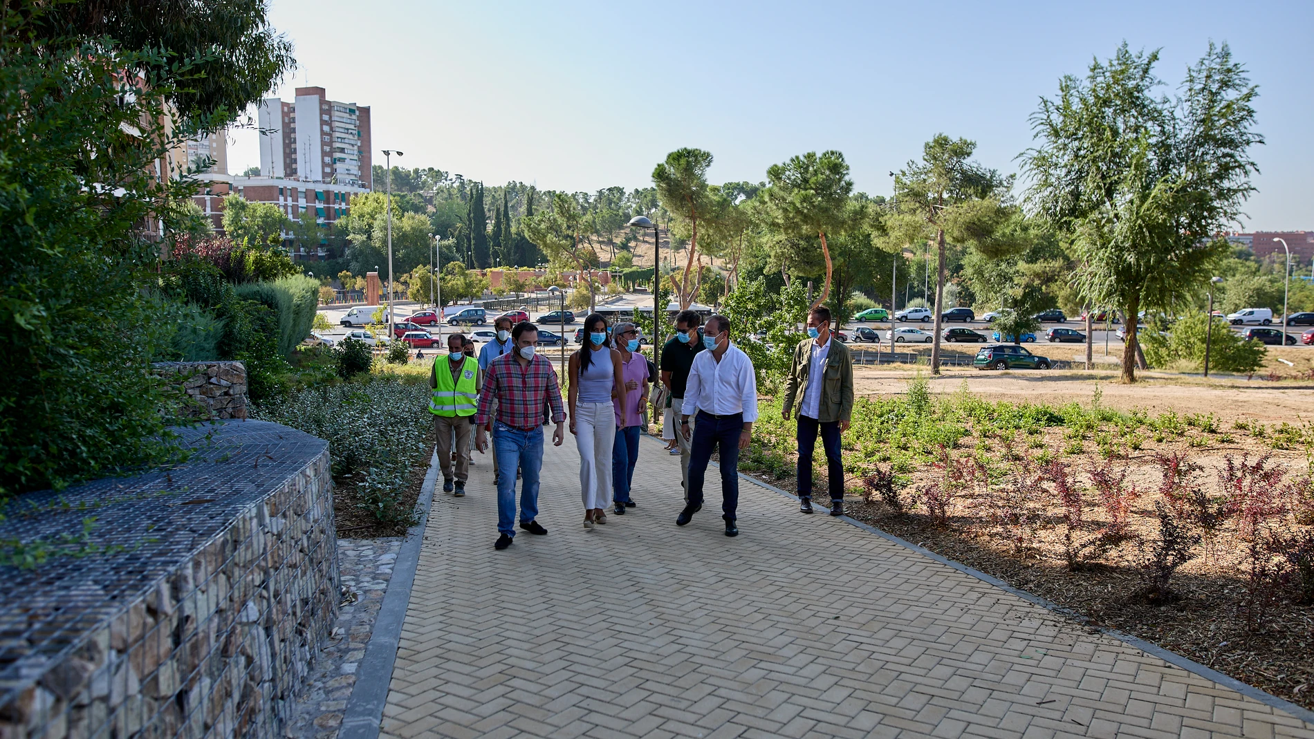 La vicealcaldesa de Madrid, Begoña Villacís visita los trabajos finalizados de renaturalización de una parcela en el lateral de la M-30, junto a la calle Ricardo Ortiz, en el distrito de Ciudad Lineal