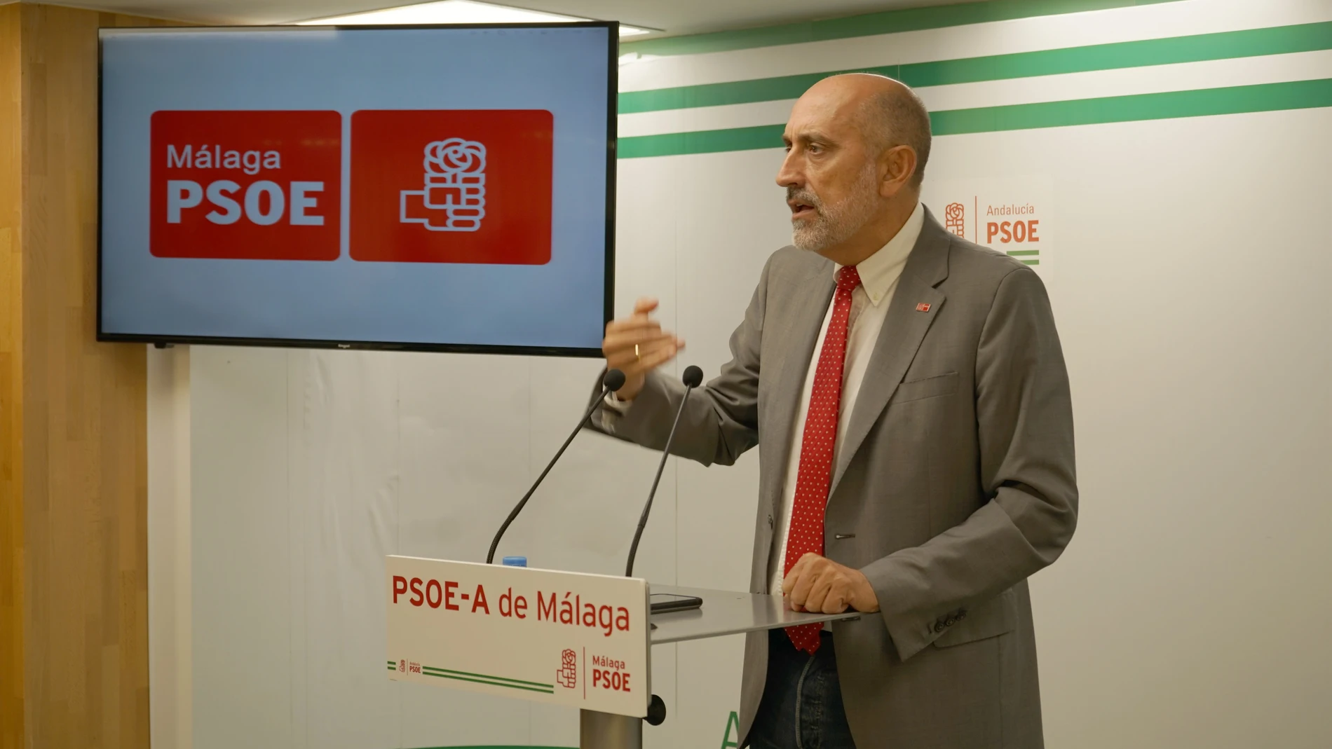El precandidato a las primarias del PSOE-A para elegir candidato a la Presidencia de la Junta de Andalucía, Luis Ángel Hierro