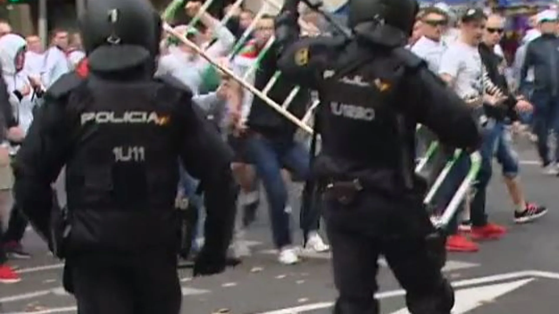 Policía Nacional en los aledaños del Santiago Bernabéu