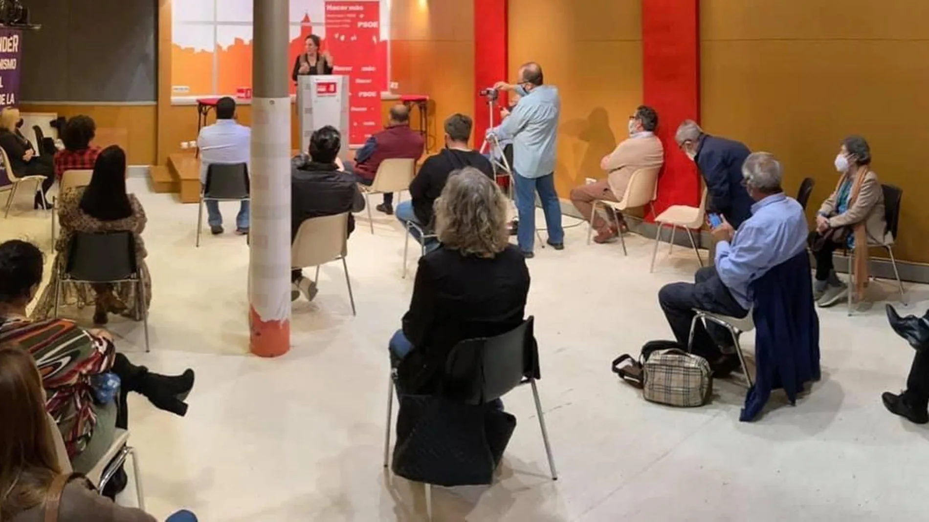 Imagen de una de las reuniones que Hacer más PSOE ha mantenido en agrupaciones locales