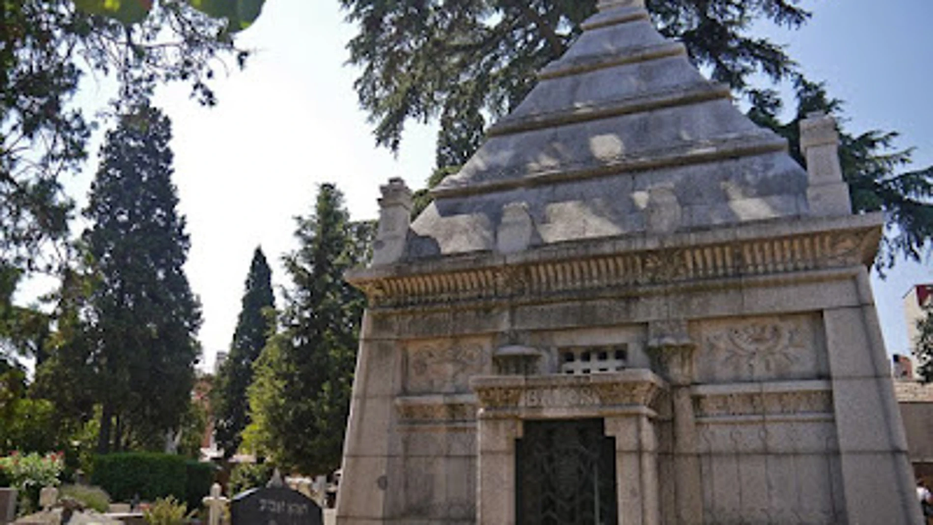 Panteón Bauer en el cementerio británico de Carabanchel