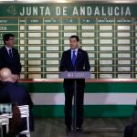 El vicepresidente de la Junta, Juan Marín, a la izquierda, y el presidente andaluz, Juanma Moreno, ayer en el Museo de la Autonomía