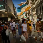 Ambiente ciudadano en las calles de Madrid, en Preciados