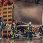 Incendio en una nave industrial en Torrejón de la Calzada