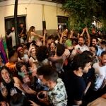 Cientos de personas celebran en el barrio madrileño de Chueca el día del Orgullo LGTBI