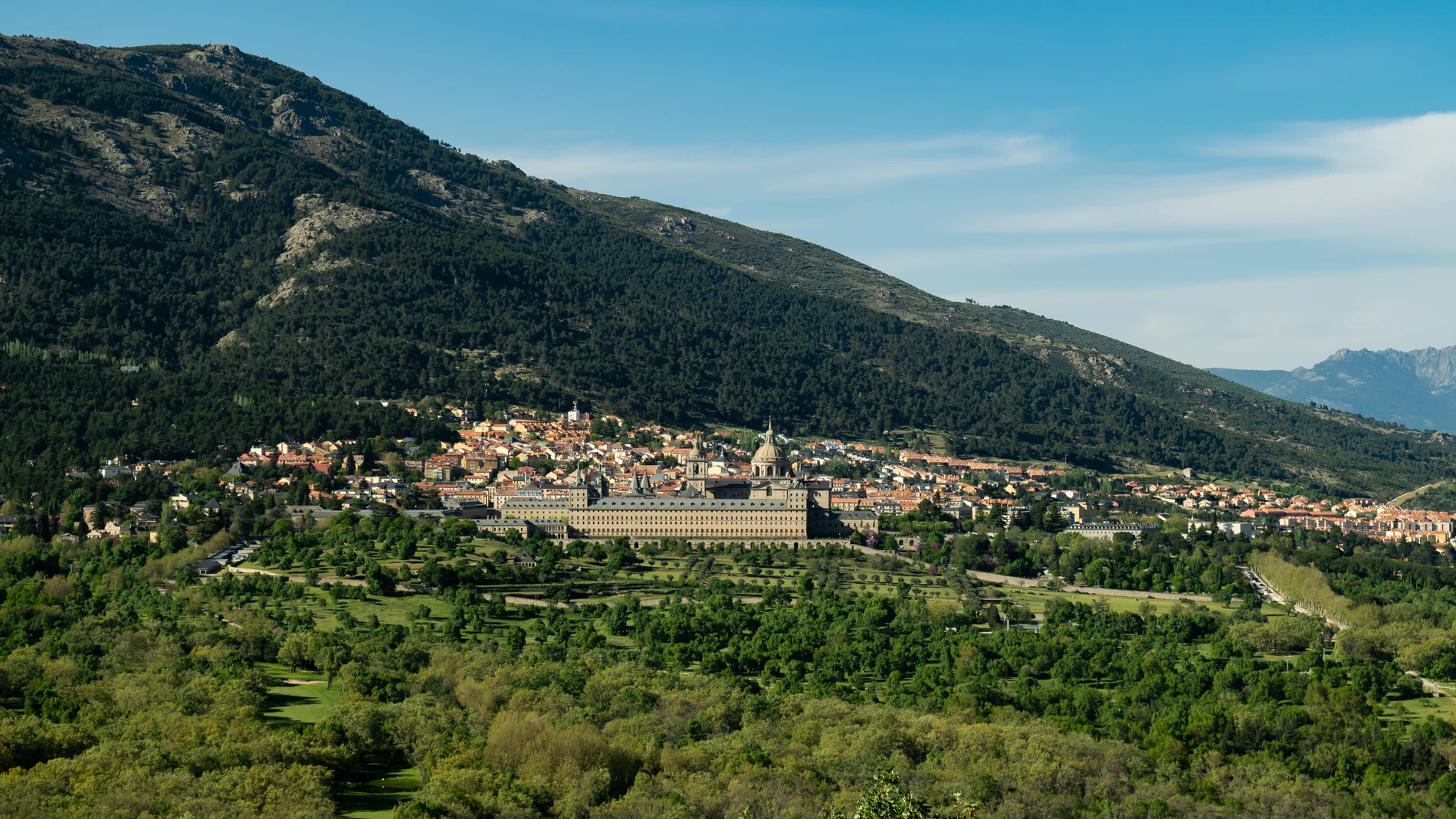 Vista de San Lorenzo de El Escorial desde la Silla de Felipe II