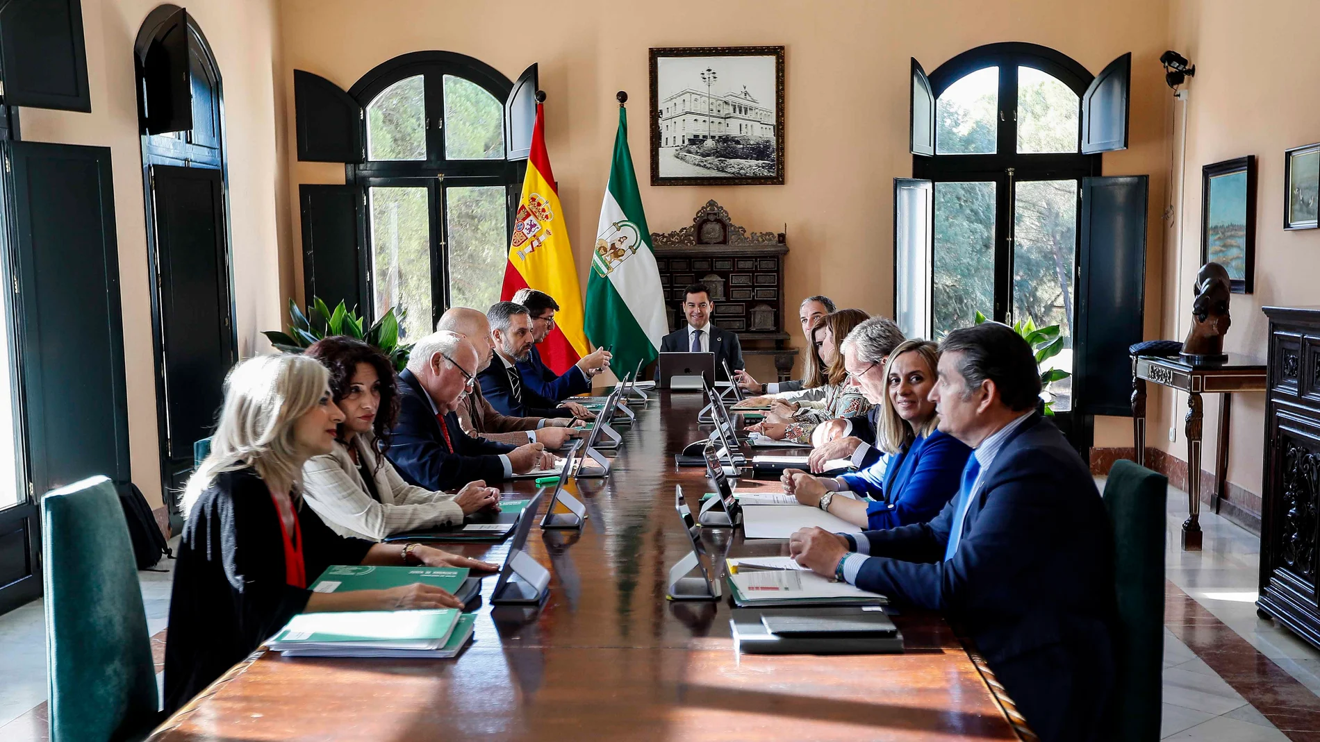 Imagen del equipo de gobierno que conforma el Ejecutivo andaluz integrado por PP y Ciudadanos (Cs) y presidido por Juanma Moreno