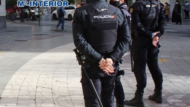 Varios agentes de la Policía Nacional en Granada