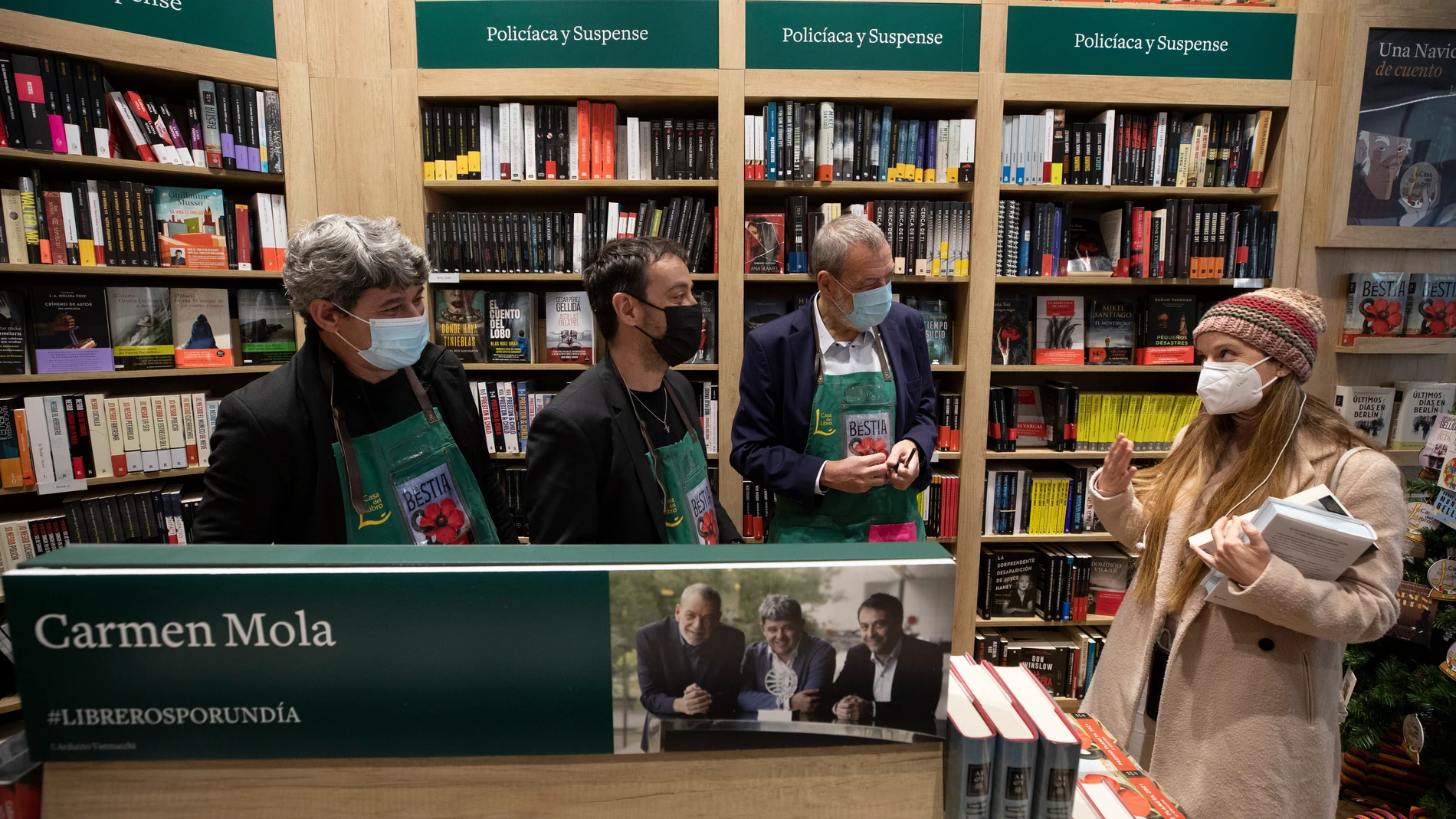 Escritores en la librería La Casa del Libro en Gran Vía, Madrid