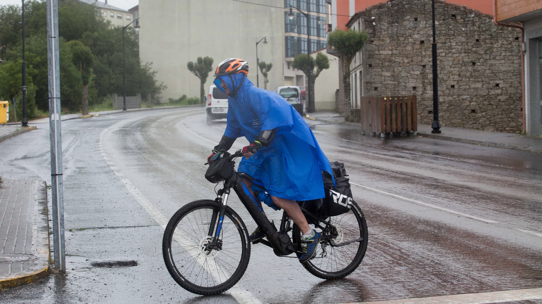 Los peregrinos que se acerquen a Galicia tendrán que protegerse de las probables lluvias en la zona