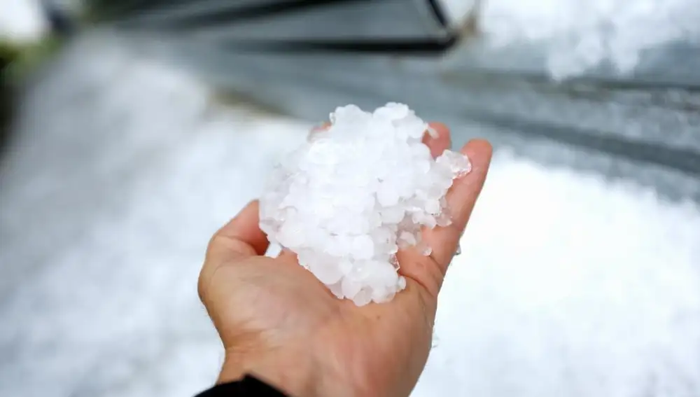 Imagen del granizo caído en Madrid