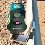 Radar veloláser bastante escondido tras el quitamiedos
