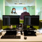 Antonio Fernández Anta, profesor en IMDEA y Rosa Elvira Lillo, directora del UCM Santander Big Data Institute, que han desarrollado un test anónimo estadístico para analizar y pronosticar la evolución del Covid-19