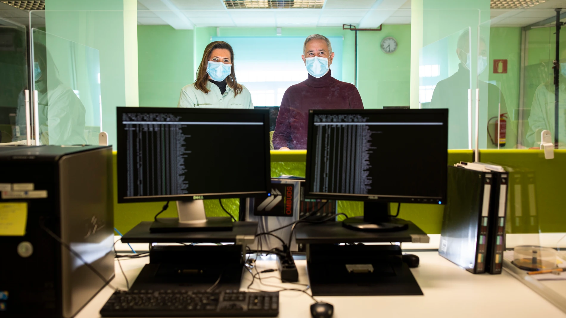 Antonio Fernández Anta, profesor en IMDEA y Rosa Elvira Lillo, directora del UCM Santander Big Data Institute, que han desarrollado un test anónimo estadístico para analizar y pronosticar la evolución del Covid-19