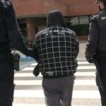 La Policía Nacional se lleva detenido a la expareja de una mujer a la que supuestamente ha asestado al menos siete puñaladas este martes en Torrejón de Ardoz