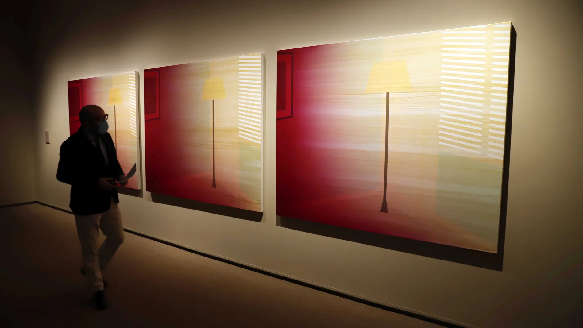 La imagen muestra obras que forman parte de la exposición del XIV Certamen Fundación Unicaja de Artes Plásticas