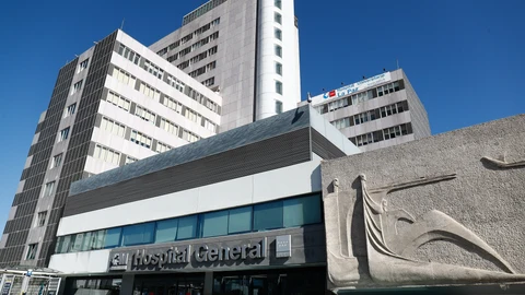 Fachada del Hospital La Paz, en Madrid