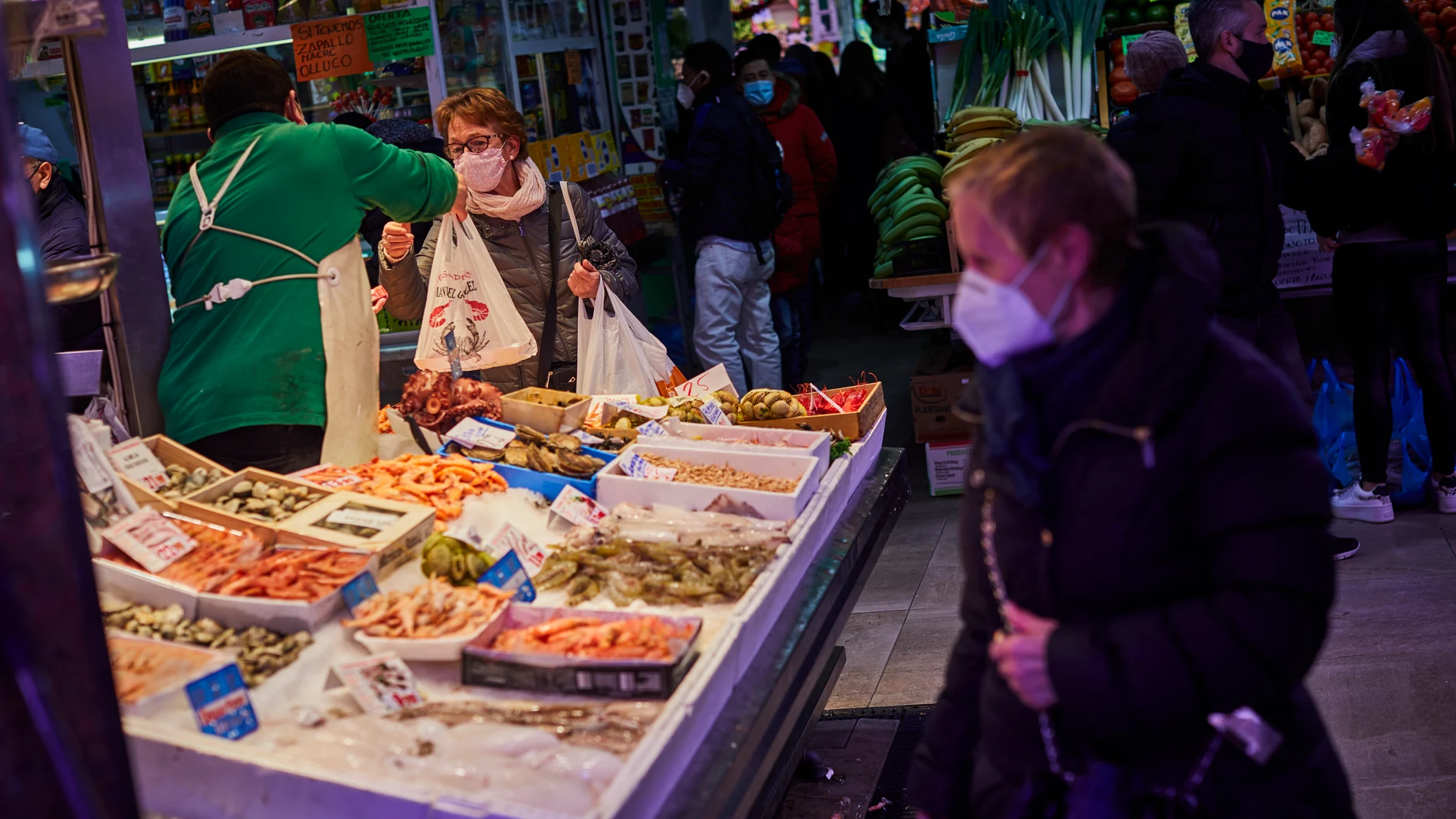 Ambiente en el Mercado de Maravillas de Madrid