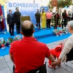 El alcalde de Madrid, José Luis Martínez-Almeida, y la vicealcaldesa, Begoña Villacís, asisten al acto de homenaje a los diez bomberos fallecidos en el incendio de los Almacenes Arias ocurrido en 1987 y del que ahora se cumplen 34 años, este sábado en Madrid