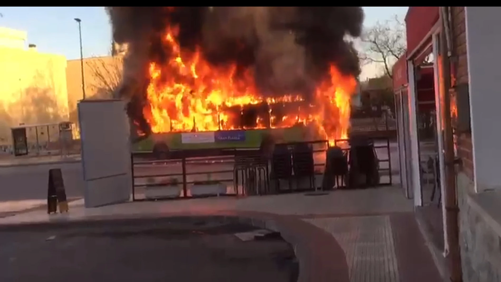 Arde un autobús en Villanueva del Pardillo