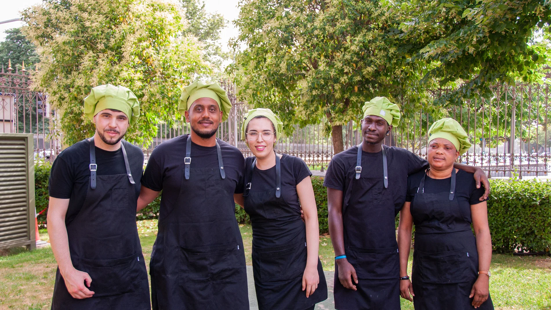 El equipo de Lakook Causas CEAR antes de comenzar el servicio