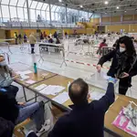 Mascarillas, gel y distancia de seguridad para votar en los comicios de la Comunidad de Madrid