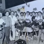 Grupo de periodistas que plantó al cantante Julio Iglesias