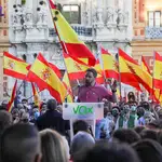 El presidente de Vox, Santiago Abascal, interviene en una concentración ante el palacio de San Telmo de Sevilla