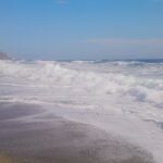 Vista de olas en una playa andaluza