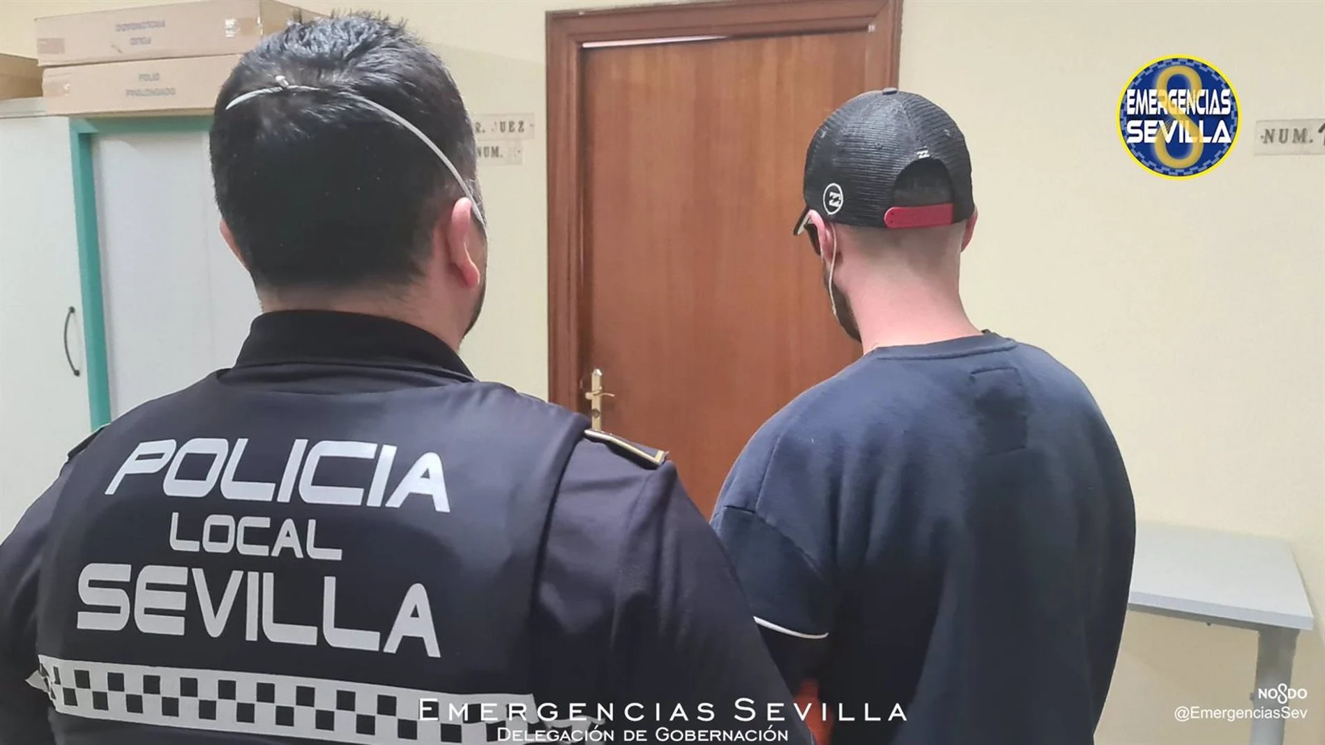 El detenido por el atropello antes de entrar en el despacho de la jueza