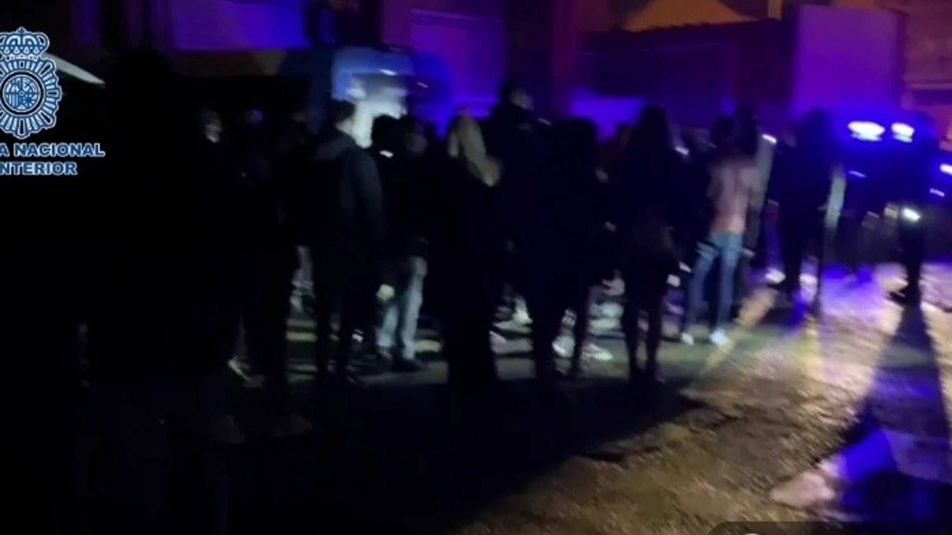 Desalojan de madrugada una discoteca en el madrileño distrito de Puente de Vallecas con más de 100 personas y detenidos sus responsables por impedirles salir