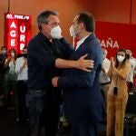 El secretario de Organización del PSOE y ministro, José Luis Ábalos, a la derecha, junto al candidato del PSOE-A a la presidencia de la Junta y alcalde de Sevilla, Juan Espadas