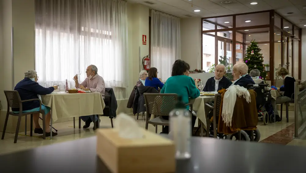 Imagen del comedor de una residencia de Madrid