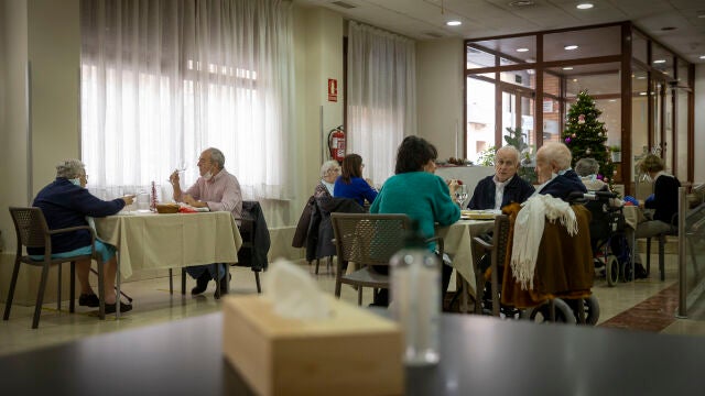Imagen del comedor de una residencia de Madrid