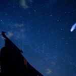 Un cometa sobre el cielo de las inmediaciones de Madrid, captado en la lluvia de perseidas 
