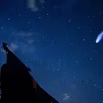 Un cometa sobre el cielo de las inmediaciones de Madrid, captado en la lluvia de perseidas 