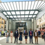 La consejera delegada de Metro, Silvia Roldán (2i); el consejero de Transportes e Infraestructuras de la Comunidad de Madrid, David Pérez (3i); la presidenta de la Comunidad de Madrid, Isabel Díaz Ayuso (centro), y la presidenta de Adif, Isabel Pardo de Vera (3d), durante la inauguración de la estación de Metro de Gran Vía